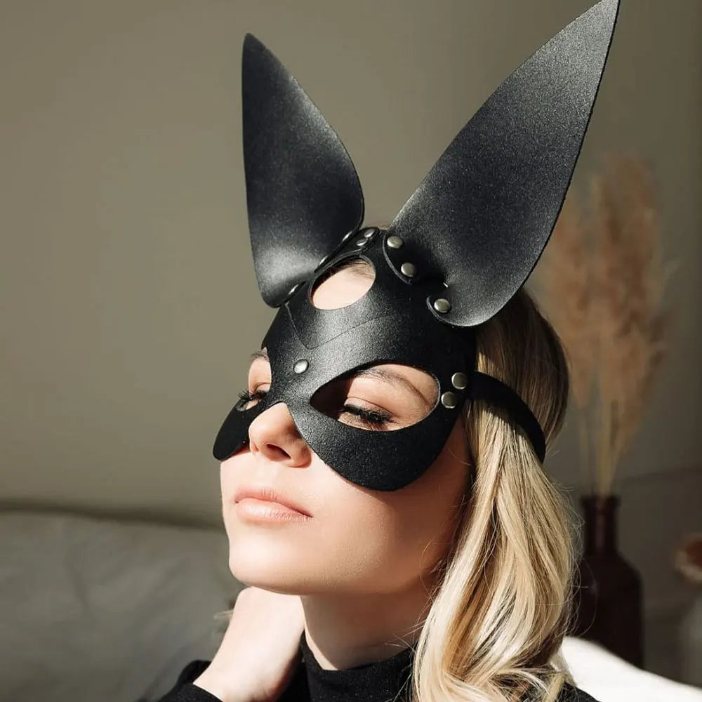 Dark Seduction: Leather Masquerade Mask