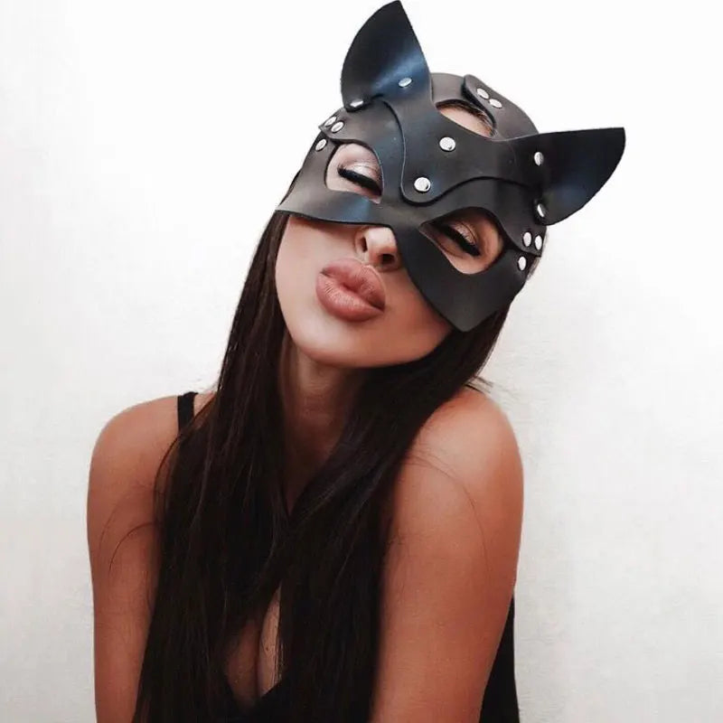 Dark Seduction: Leather Masquerade Mask