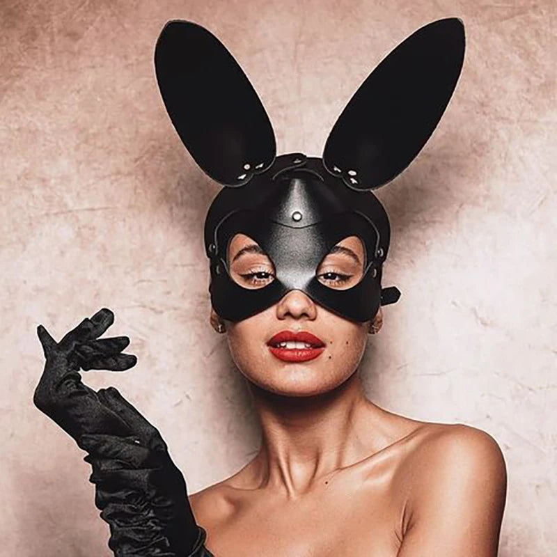 Dark Seduction: Leather Masquerade Mask