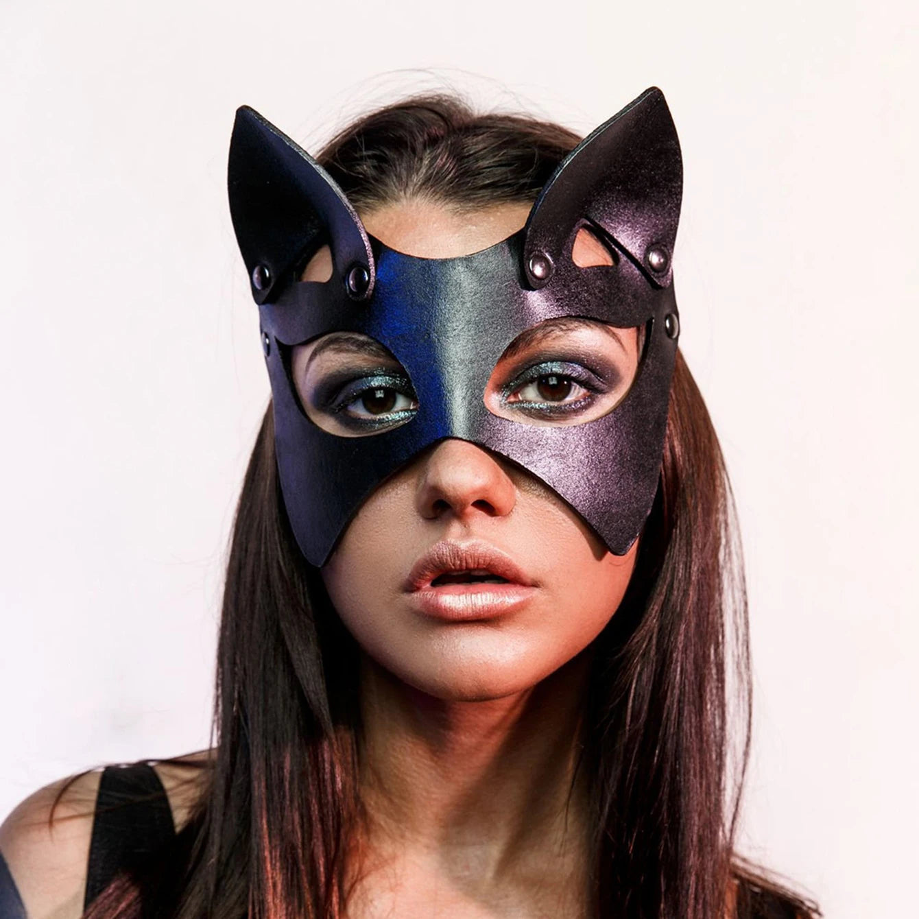 Dark Seduction: Leather Masquerade Mask