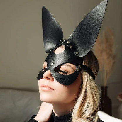 Dark Seduction: Leather Masquerade Mask